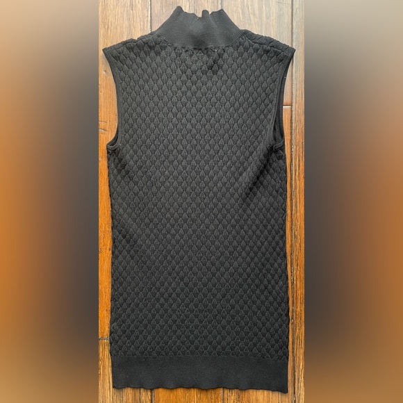 T-Tahari Sleeveless Mock Turtleneck Top! - Picture 7 of 7